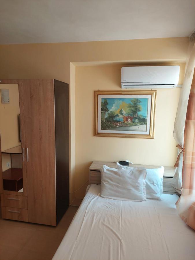 Femili Hotel Diveda Sveti Vlas Buitenkant foto