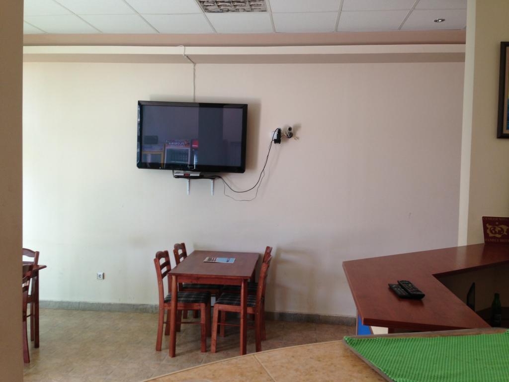 Femili Hotel Diveda Sveti Vlas Buitenkant foto