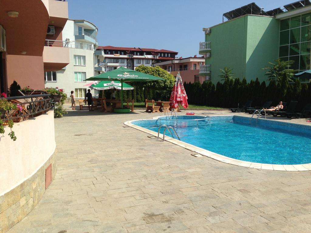 Femili Hotel Diveda Sveti Vlas Buitenkant foto