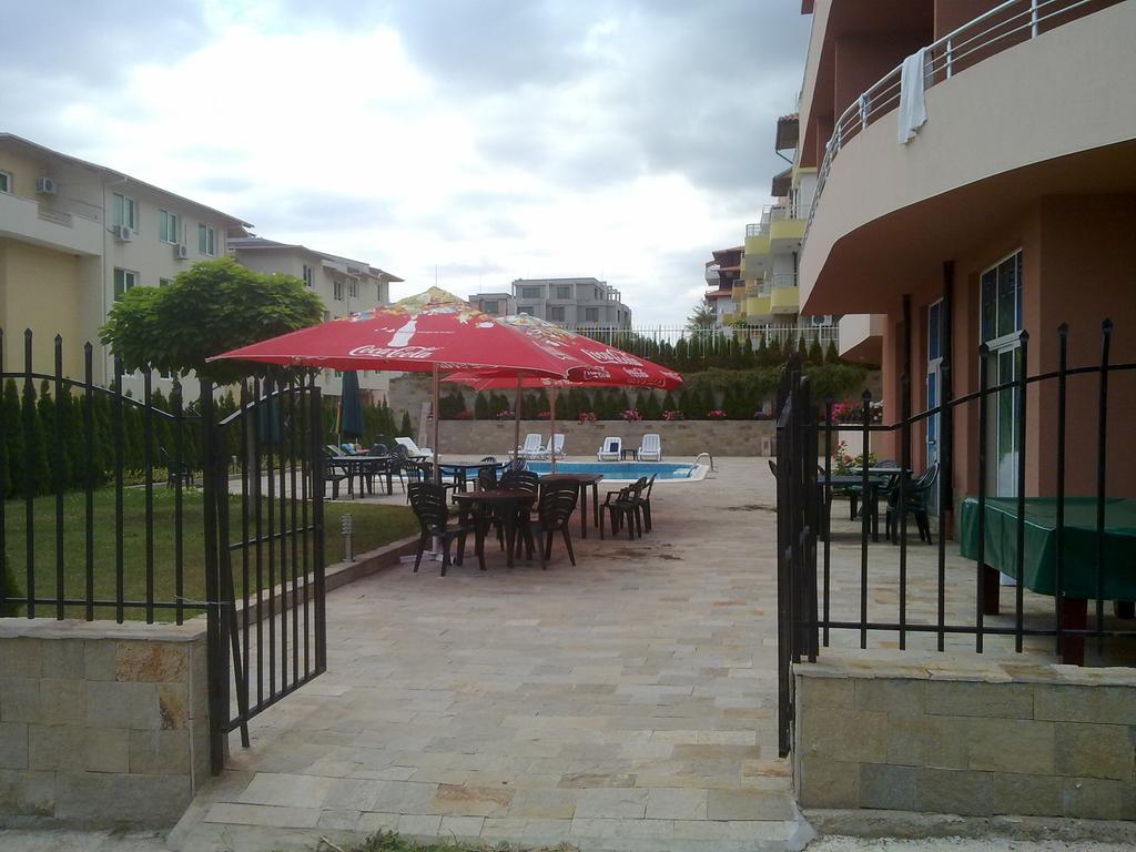 Femili Hotel Diveda Sveti Vlas Buitenkant foto