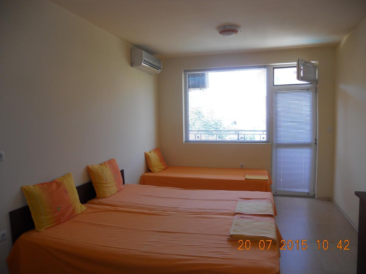 Femili Hotel Diveda Sveti Vlas Buitenkant foto