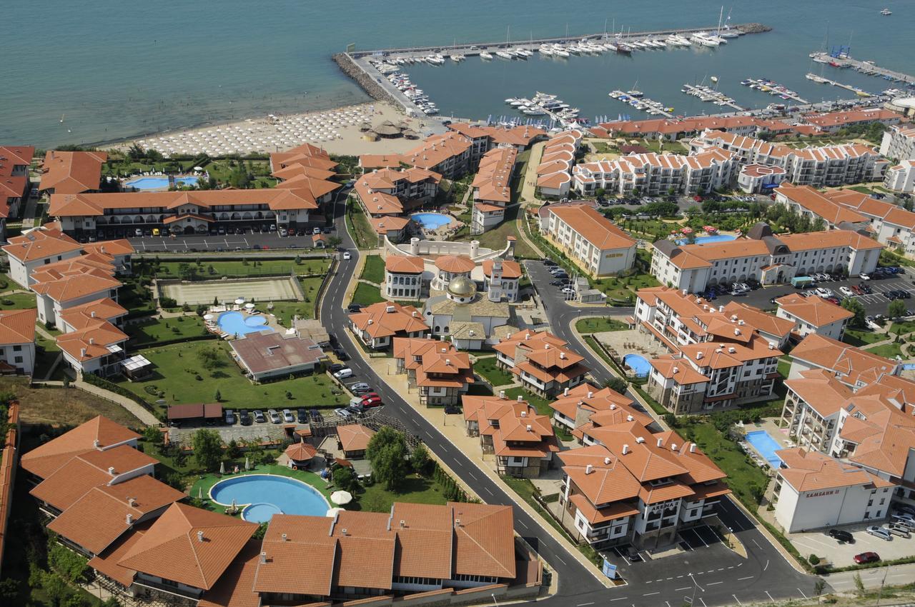 Femili Hotel Diveda Sveti Vlas Buitenkant foto