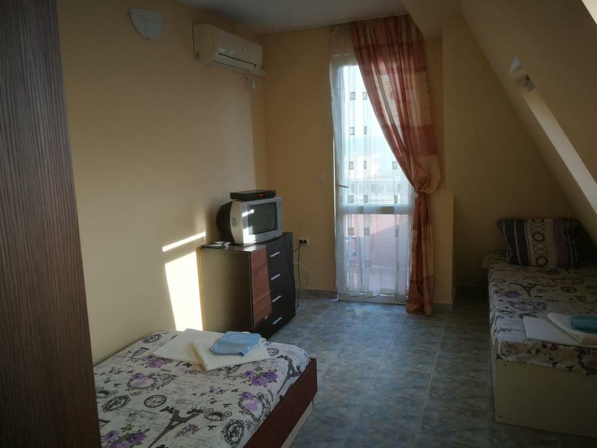 Femili Hotel Diveda Sveti Vlas Buitenkant foto