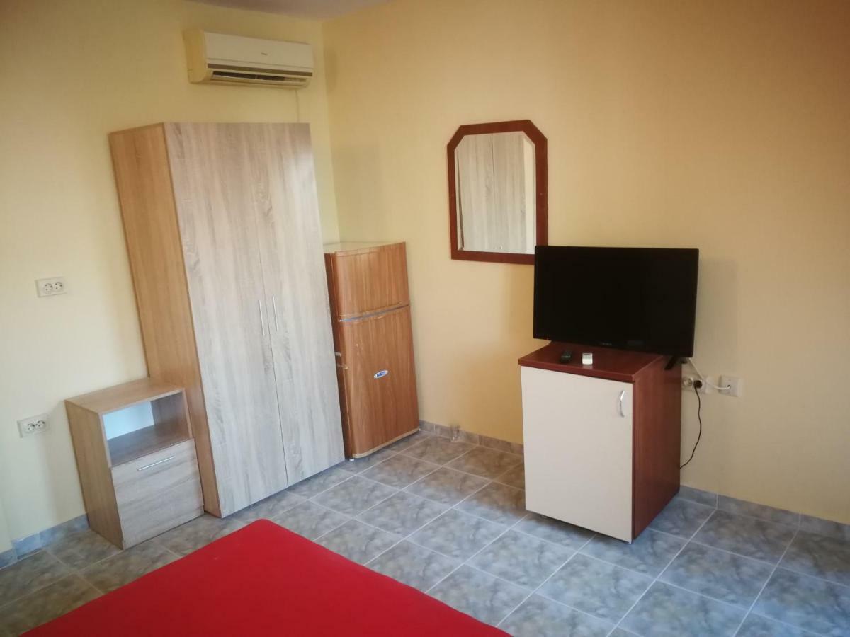 Femili Hotel Diveda Sveti Vlas Buitenkant foto